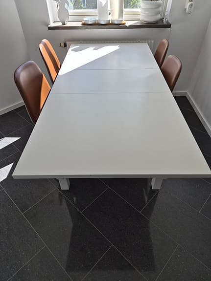 IKEA BJURSTA utdragbart matbord i vitt