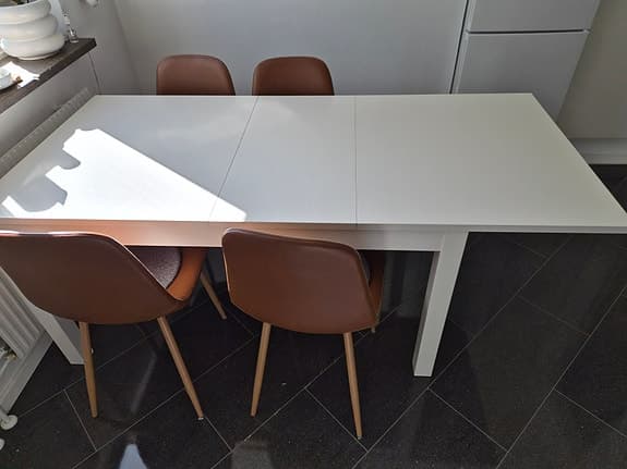 IKEA BJURSTA utdragbart matbord i vitt