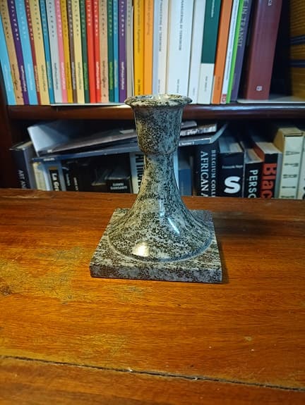 Ljusstake. kolmårdsmarmor