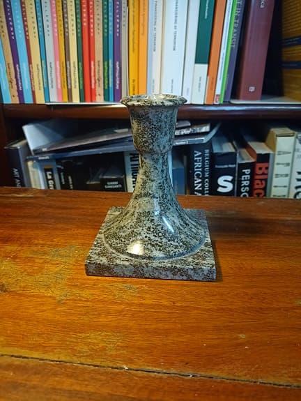 Ljusstake. kolmårdsmarmor