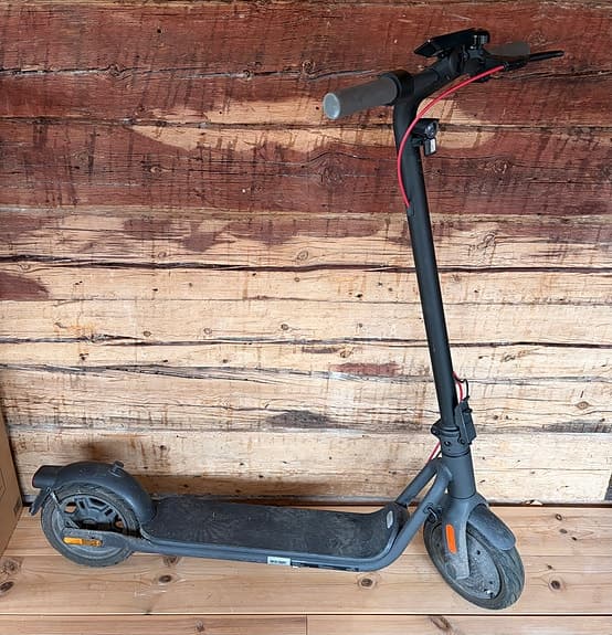 Navee V25 elscooter svart