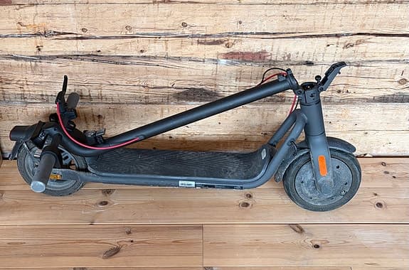 Navee V25 elscooter svart