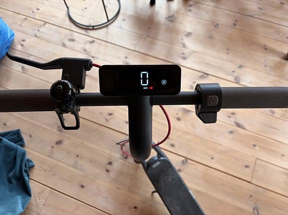 Navee V25 elscooter svart