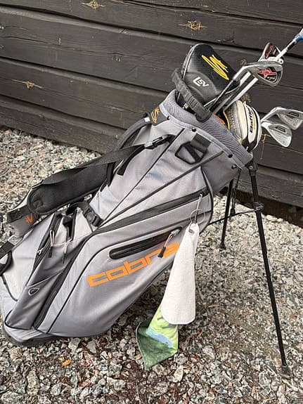 Golfbag och golfklubbor