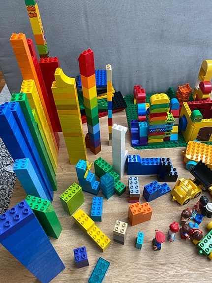 LEGO DUPLO blandade klossar, tåg och figurer