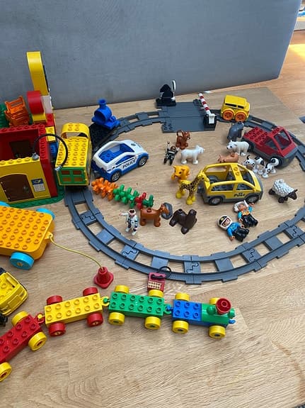 LEGO DUPLO blandade klossar, tåg och figurer