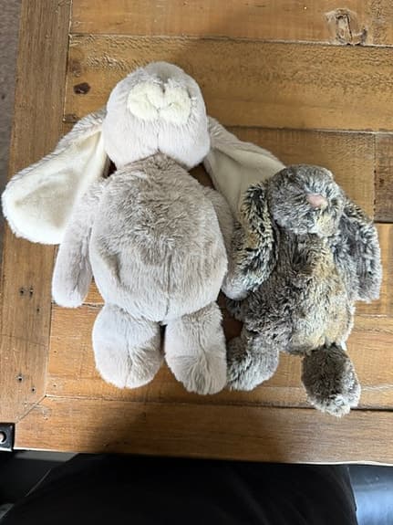 Två kaniner från Bukowski och Jellycat