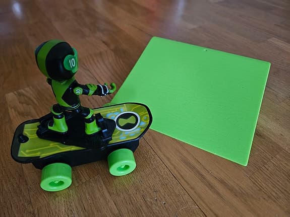 Ben 10 skateboard-figur med bräda