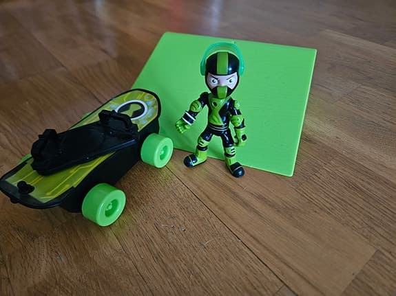 Ben 10 skateboard-figur med bräda