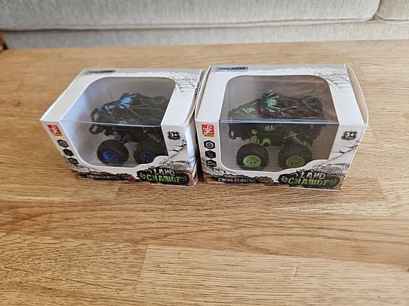 RC Rock Crawler leksaksbilar 2-pack svart/blå och svart/grön