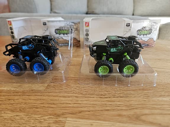 RC Rock Crawler leksaksbilar 2-pack svart/blå och svart/grön