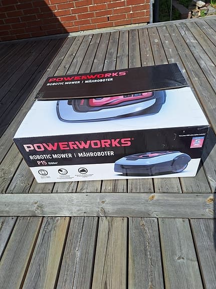 Powerworks P15 Robotgräsklippare med laddstation