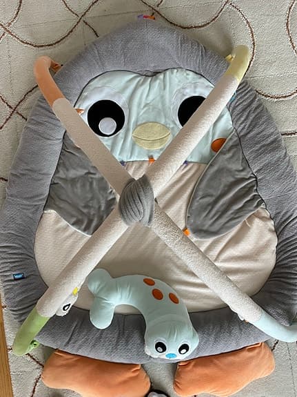 Playgro Snuggle me Tummy time Babygym Penguin