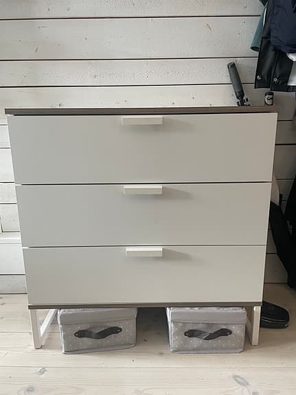 Vit byrå 3 lådor