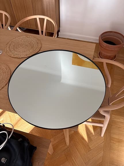 Mio rund spegel med svart ram