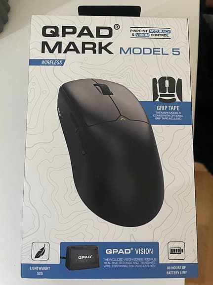 QPAD trådlös gamingmus svart (nypris 1200kr)