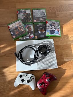 Xbox One S med 2 handkontroller och 6 spel