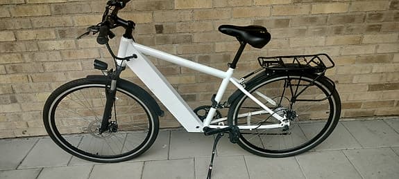Vit elcykel 28" med Shimano 6-växlar