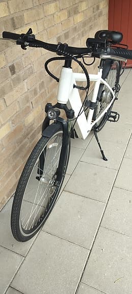 Vit elcykel 28" med Shimano 6-växlar
