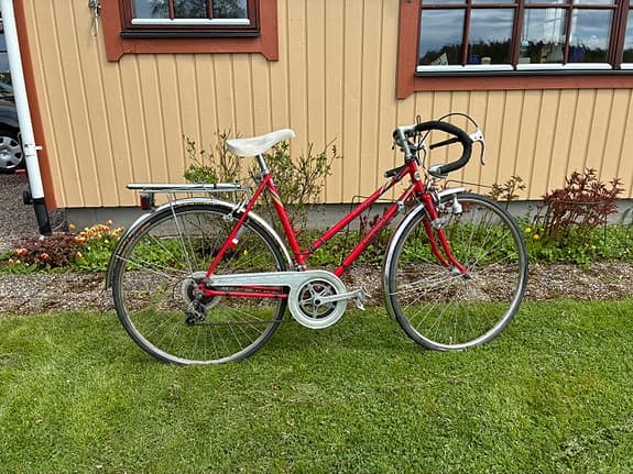 Röd damcykel 28" med bockstyre