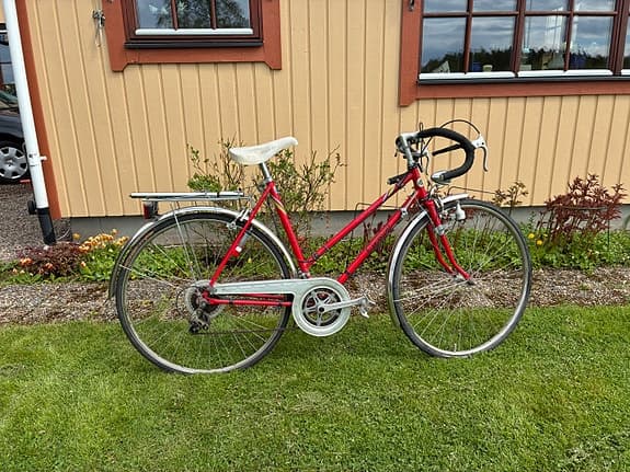 Röd damcykel 28" med bockstyre
