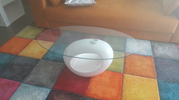 Modernt ovalt soffbord i nyskick – Unik design Vit/Glas