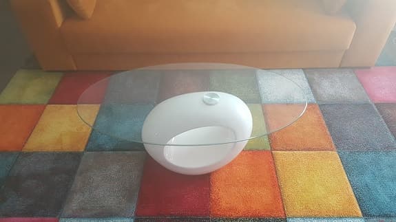 Modernt ovalt soffbord i nyskick – Unik design Vit/Glas