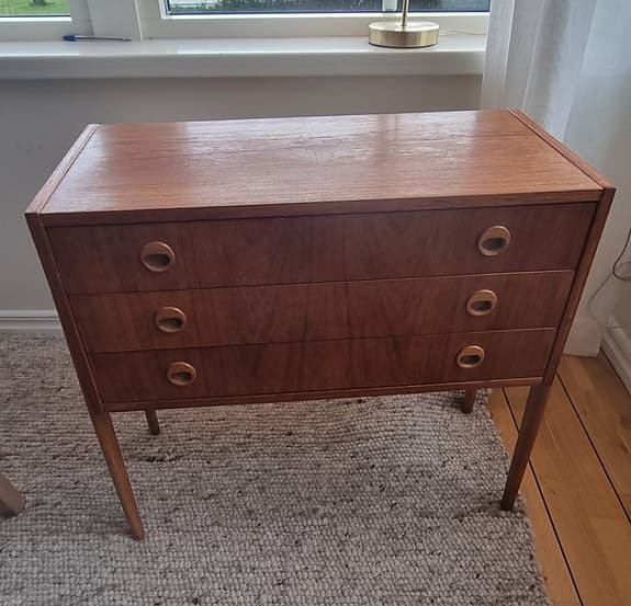 Liten nätt retro byrå/bänk i teak