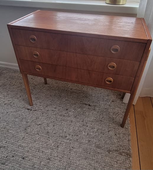 Liten nätt retro byrå/bänk i teak