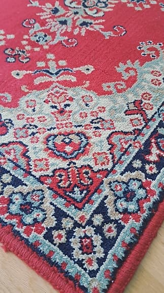 Röd orientaliskt mönstrad matta