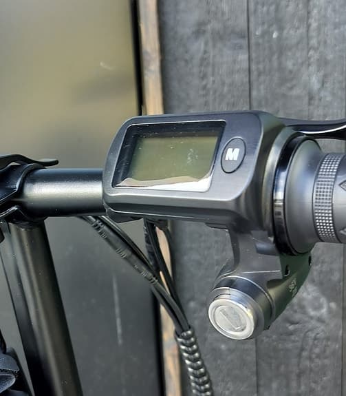 Elsparkcykel med sadel