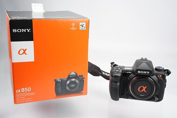 Sony A850 fullformatskamera + flera objektiv och tillbehör