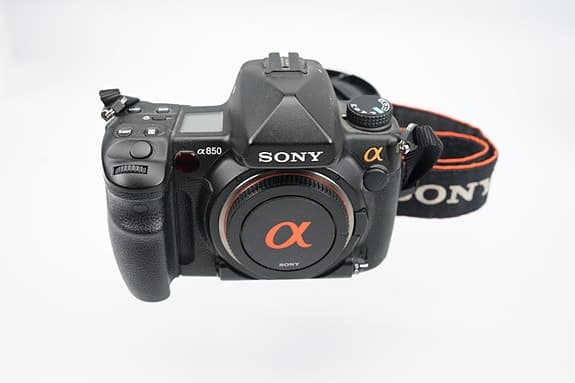 Sony A850 fullformatskamera + flera objektiv och tillbehör