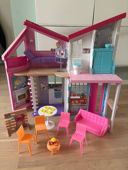 Barbie Malibu House dockhus med möbler
