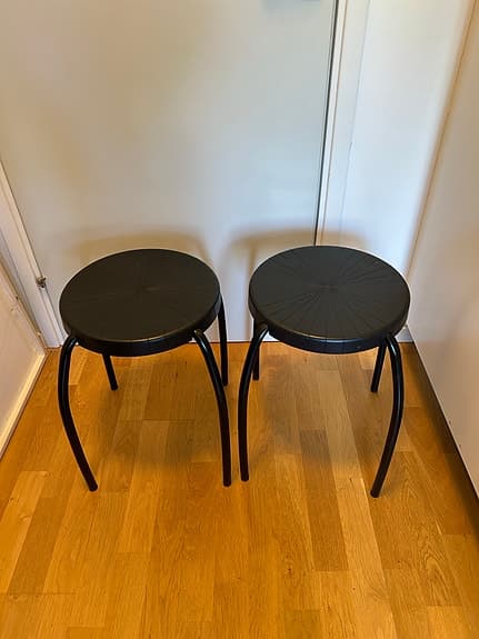 2 IKEA pallar Fritiof. Bra begagnat skick