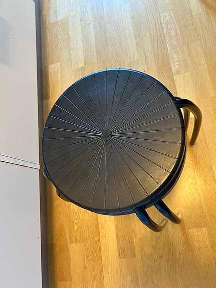 2 IKEA pallar Fritiof. Bra begagnat skick