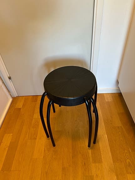 2 IKEA pallar Fritiof. Bra begagnat skick