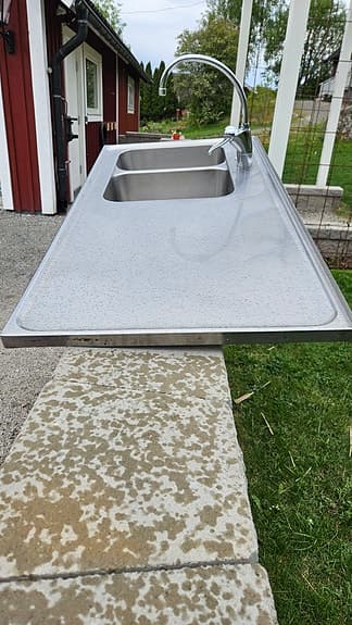 Rostfri diskbänk med dubbelho och blandare