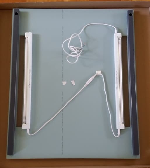 Badrumsspegel med belysning, 750x900 mm