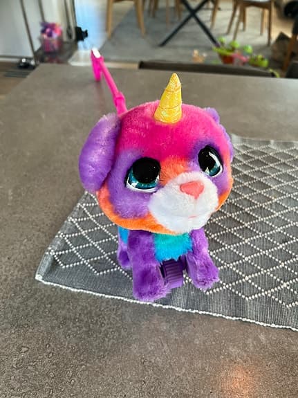 interaktiv leksak från FurReal Friends vid namn Walkalots Pandacorn