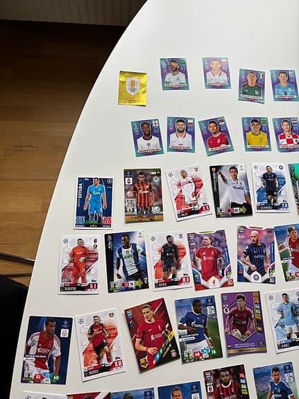 Samling fotbollskort blandade lag och spelare