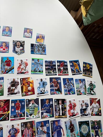 Samling fotbollskort blandade lag och spelare