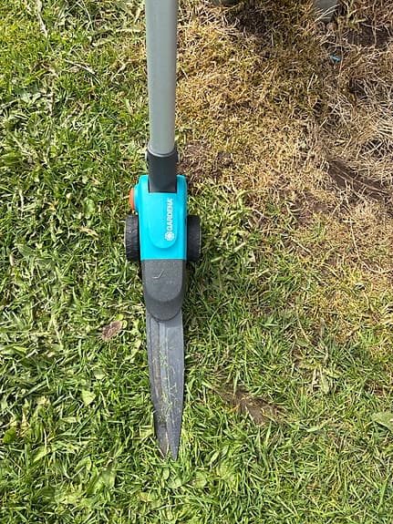 Gardena grässax med långt skaft