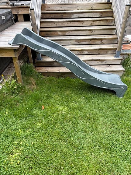 Vågig rutschkana / vattenrutschkana