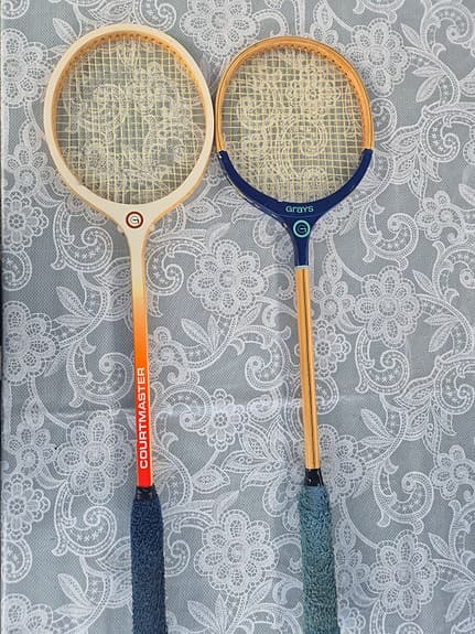 2st Squash racket + nytt tennisrack.