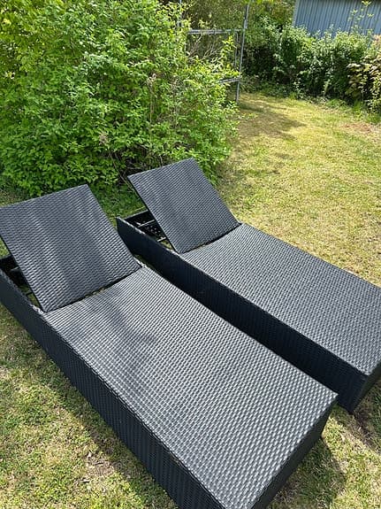 Svarta konstrotting solsängar med ställbart ryggstöd