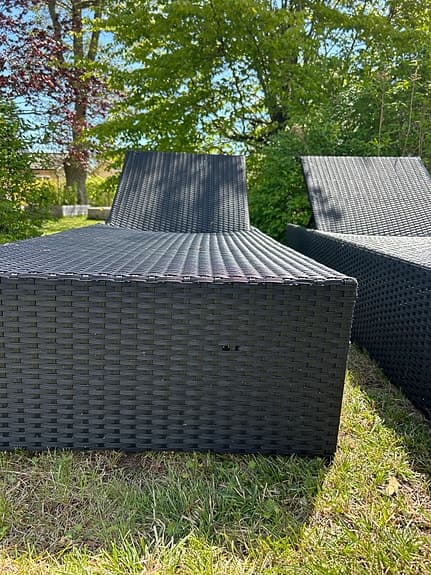 Svarta konstrotting solsängar med ställbart ryggstöd