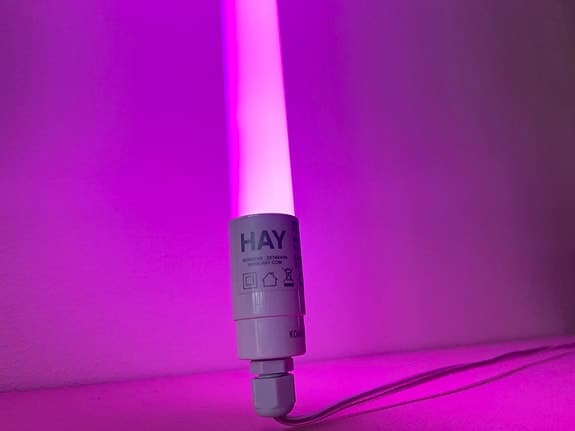 HAY Neon Tube lysrörslampa 150 cm - rosa
