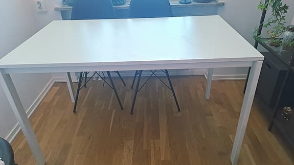 Vitt matbord