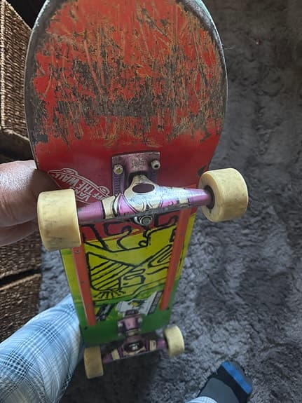 Skateboard med färggrafik
